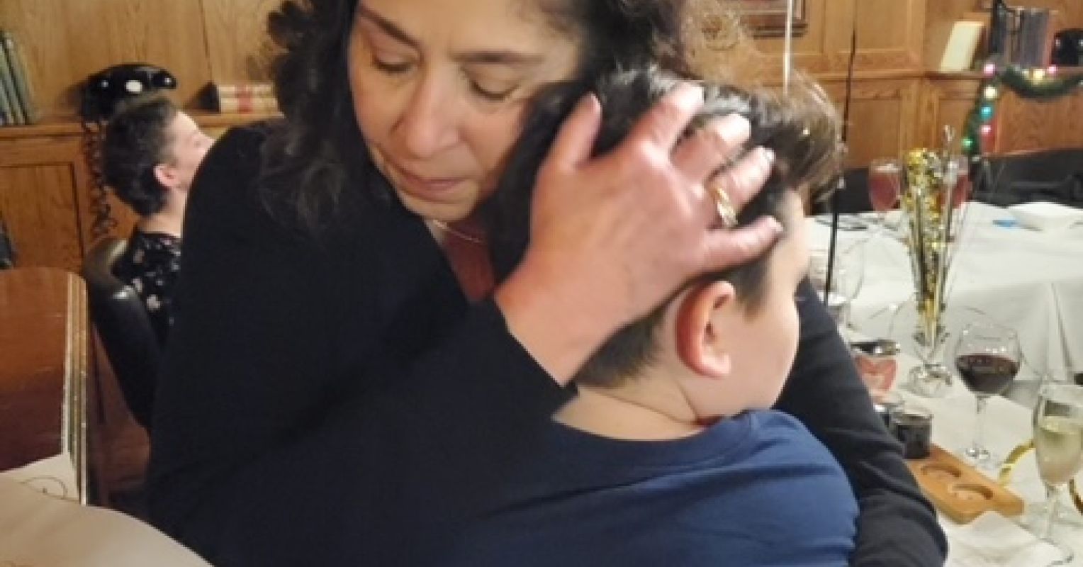 العناق والوئام عبر الأجيال
