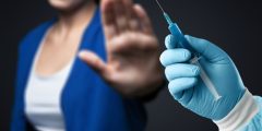 لماذا نخشى اللقاحات ولكن تجاهل المواد البلاستيكية والمبيدات الحشرية