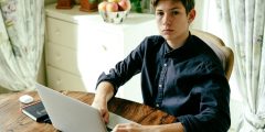 كيف تشكل ديناميات الأسرة ثقافة مكان العمل