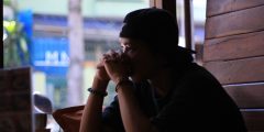 كيف يمكن أن تستمر صدمة الطفولة