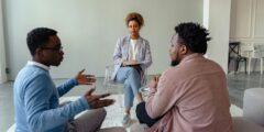جعل علم النفس أبيض مرة أخرى: تأثير تفكيك DEI