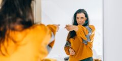 لماذا يمكن أن يسبن احترام الذات الشرسة علينا بنتائج عكسية علينا
