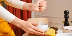طرق طبيعية وعلاجات طبية للحصول على لون بشرة موحد