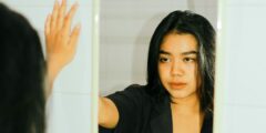 كيف يؤثر انخفاض القيمة الذاتية على حياتك بهدوء