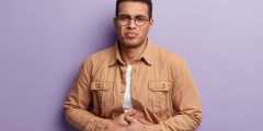 أفضل علاج منزلي لألم البطن: حلول طبيعية فعّالة