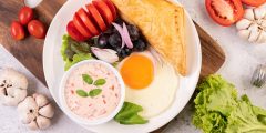 فطور صحي لخسارة الوزن: وجبات إفطار قليلة السعرات مشبِعة ومغذية
