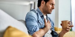 التدخين وألم الصدر.. علاقة معقّدة تتجاوز الرئتين