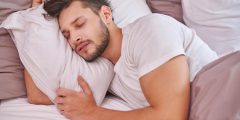 ما الفرق بين الراحة و النوم الصحي وما تأثيرهما على الصحة؟