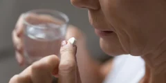 الملايين يتناولون الأسبرين للوقاية من سرطان القولون. تقول مراجعة رئيسية لا تعتمد عليها