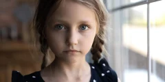 وجد العلماء دليلاً مبكرًا للاكتئاب مختبئًا في عيون الأطفال