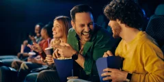 قد يساعد الذهاب إلى المتاحف والسينما والمسرح جسمك على البقاء أصغر سناً