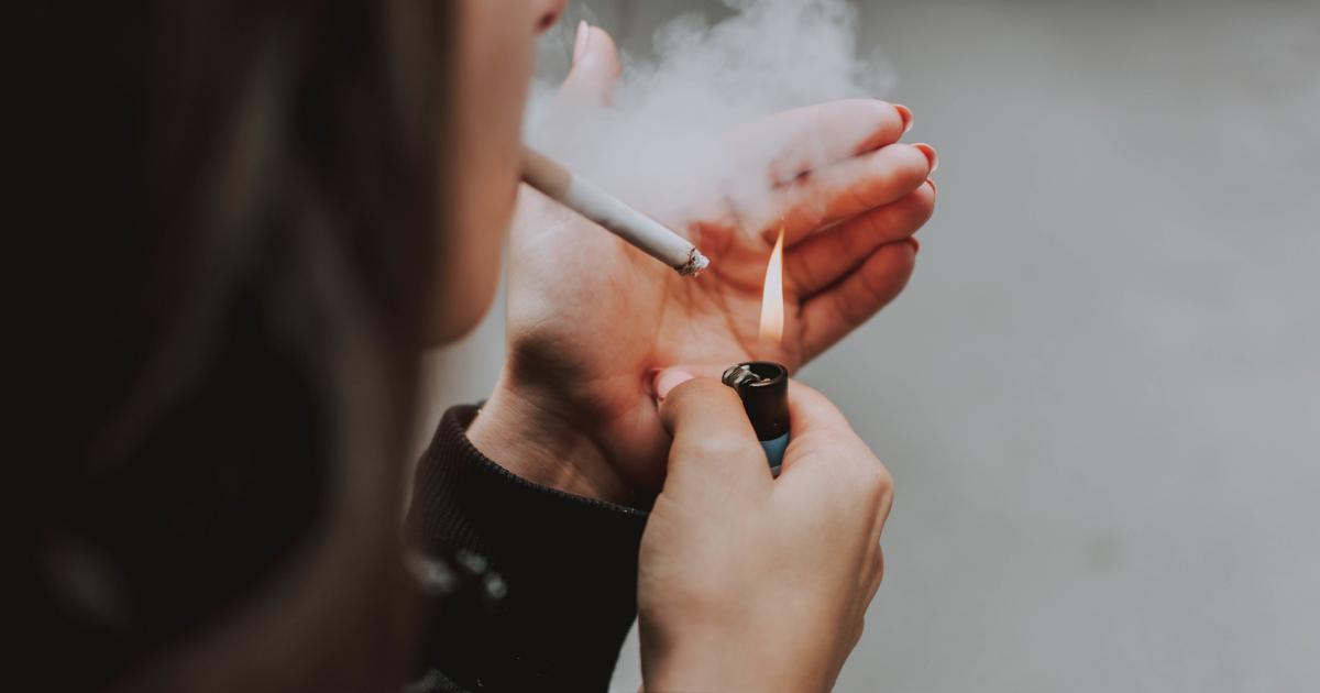 ما أسباب رغبة الناس في التدخين ولماذا يصعب الإقلاع عنه؟